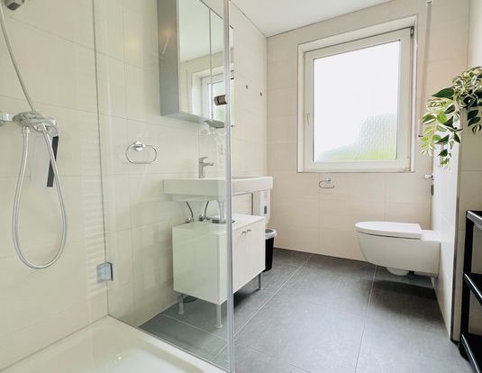 Modernes Wohnen mit Garten – Stilvoll möblierte 2-Zimmerwohnung in zentraler Lage Nürnbergs - Photo 1