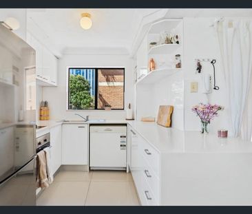 Beachside Living in the Heart of Broadbeach - Fully Furnished - Photo 5