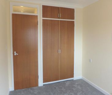 1 bedroom retirement property to rent - Photo 2