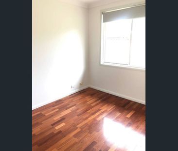 Beautiful 4 bedroom family home! - Photo 4