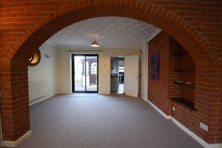 3 bed house to rent in Northfield Gardens, Wymondham, Wymondham - Photo 3