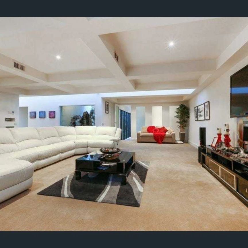 Luxury by the bay - Photo 1
