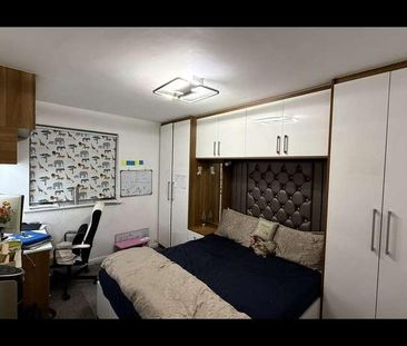 Alexandra Road, Hounslow, TW3 - Photo 6