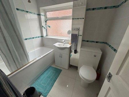 3 bedroom semi-detached house to rent - Photo 5