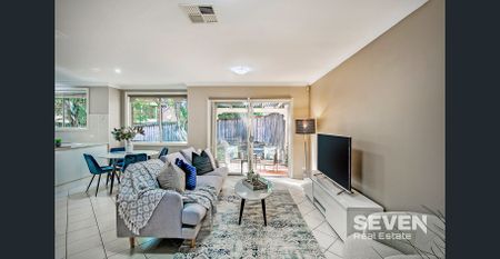 Gorgeous Castle Hill Townhouse in Highly Sought Complex - Photo 4