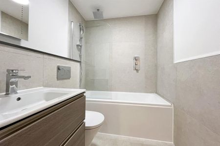 3 bedroom flat to rent - Photo 4