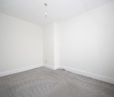 2 bedroom maisonette to rent - Photo 2