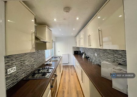 1 bedroom in a house share to rent - Photo 5