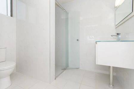 QUIET & PEACEFUL&mldr; WHITE GOODS INCLUDED - Photo 5