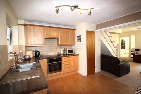2 bedroom terraced house to rent - Photo 4
