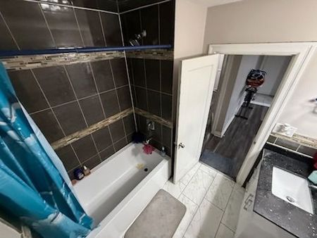 For Lease - 32 Beech Street, Brampton, Ontario - Photo 2