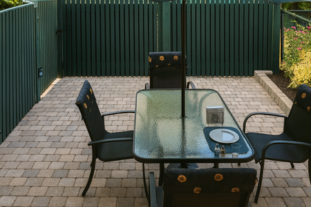 Spacious Fully Renovated Duplex Apartment – Available - Photo 4