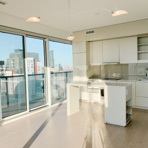 Sunfilled 2Bed, 2Bath Corner unit 101 Peter, 38th floor - Photo 2