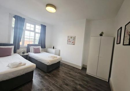 3 bedroom semi-detached house to rent - Photo 5