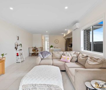 Near New Contemporary Living - Photo 2