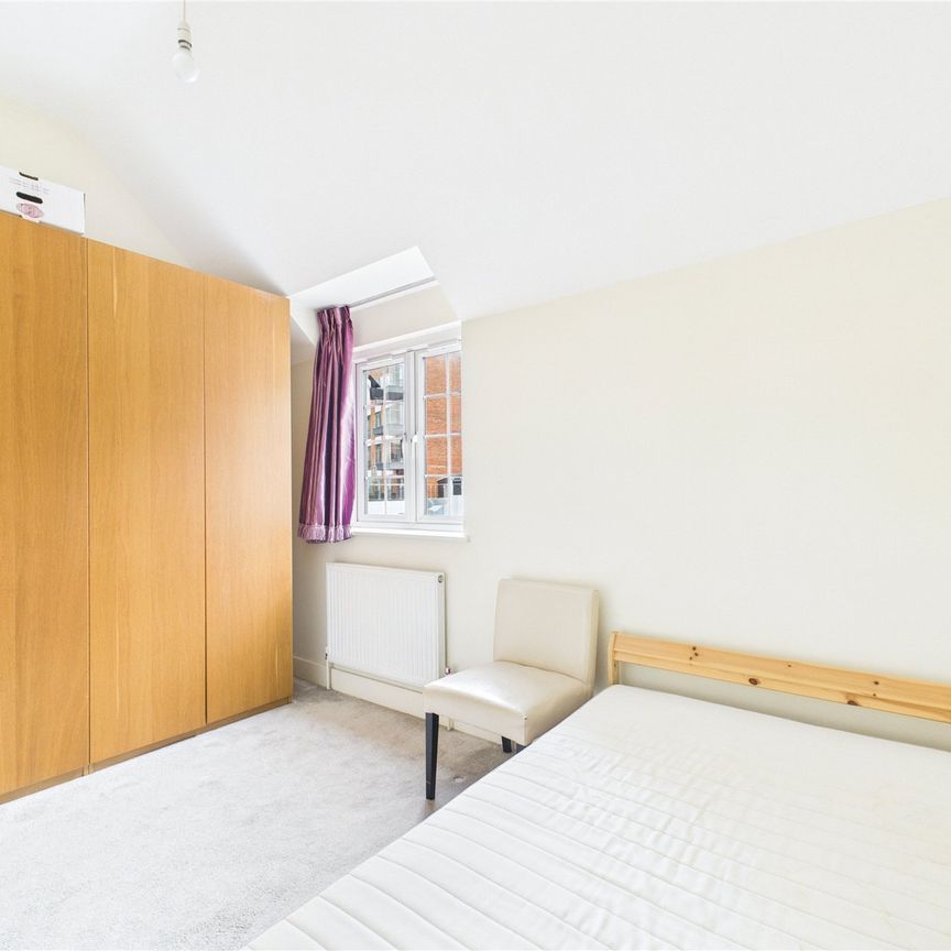 2 bedroom House in The Mews, Maidenhead - Photo 1