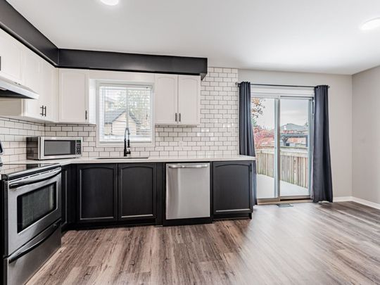 For Lease - 10 Laidlaw Drive, Barrie, Ontario - Photo 1