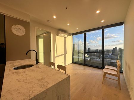 Charming 2 Bedroom Apartment with Modern Amenities at 138 Spencer St - Photo 4