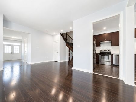 For Lease - 1140 Stuffles Crescent, Newmarket, Ontario - Photo 3