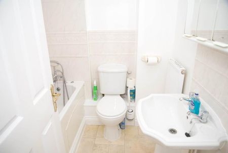 2 bedroom terraced house to rent - Photo 4