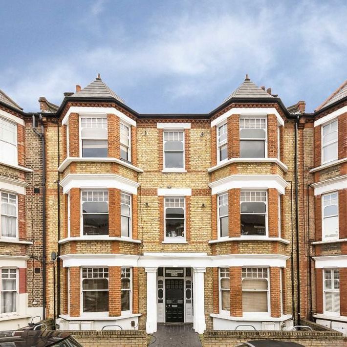3 bedroom flat to rent - Photo 1