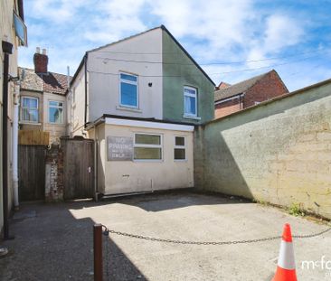 Ground Floor Rear Flat, 11 Manchester Road, Swindon, SN1 - Photo 1