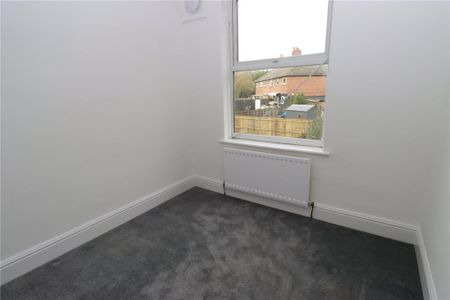 3 bedroom flat to rent - Photo 2