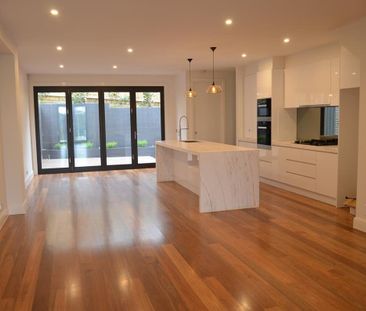 2/1 Ramu Grove, Ashburton - Photo 1