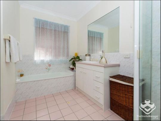 besutiful 4bedroom home in calamvale - Photo 1