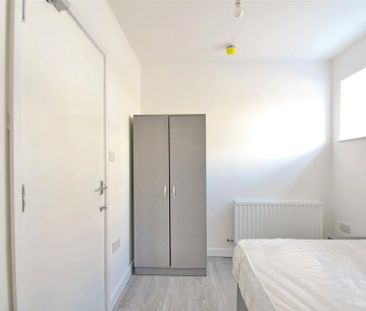 6 bedroom semi-detached house to rent - Photo 2