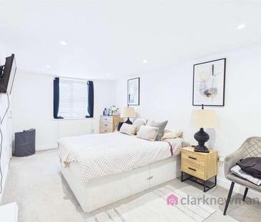 Hibbert Drive, Dunmow, CM6 - Photo 3