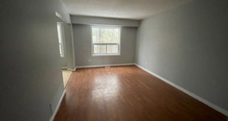 63 Burns Circle Barrie | $2100 per month | Plus Heat | Plus Water | Plus Hydro - Photo 2