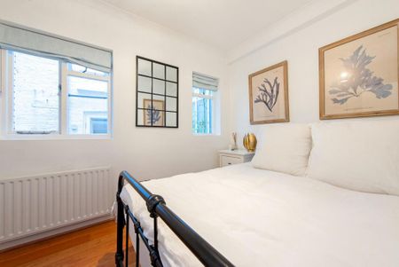 4 bedroom mews to rent - Photo 4