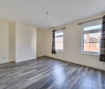 3 bedroom end of terrace house to rent - Photo 4