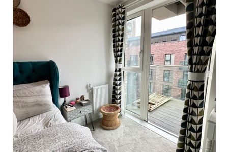 2 bedroom apartment - Photo 2