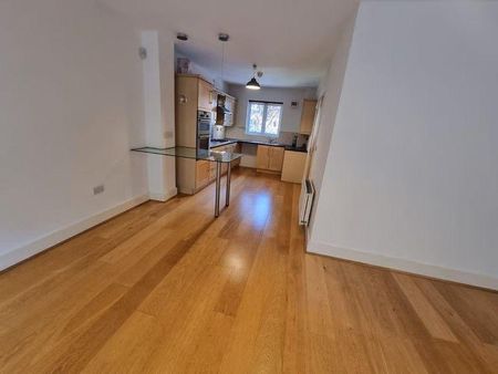 4 bedroom semi-detached house to rent - Photo 2