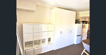 Fully Furnished Apartment in Heart of Manly - Photo 2