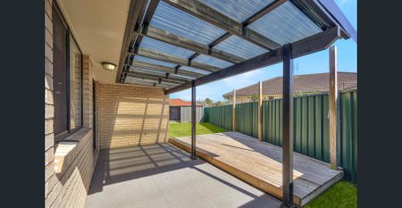 SPACIOUS FAMILY HOME IN A QUIET WOONGARRAH LOCATION - Photo 5