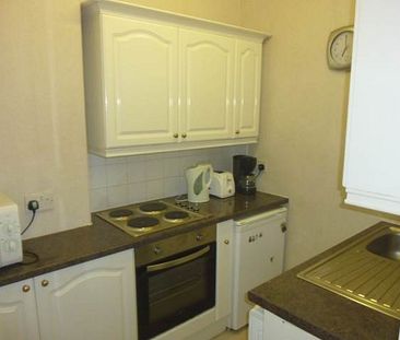 1 bed Flat to rent - Photo 2