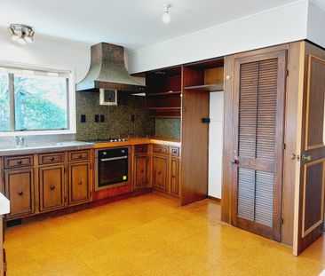 Spacious Family home with a Big Backyard - Photo 3