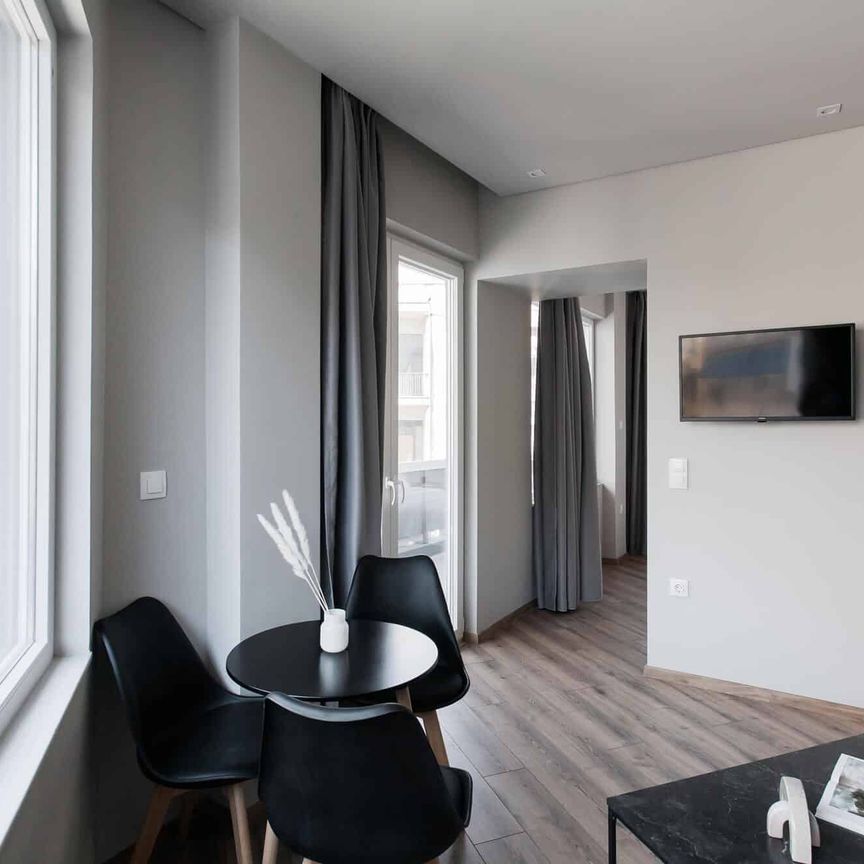 Bright 1BR Apartment at WYZ Athens - Photo 1