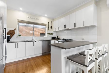 Charming 3-Bedroom Home with Modern Amenities - Photo 4