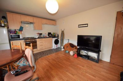 2 bedroom Flat in 9 Cardigan Road, Leeds - Photo 1