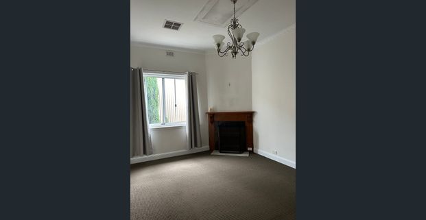 Spacious Villa for rent ideal for family, students, or office use, close to city centre - Photo 1