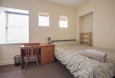 4 bedroom flat to rent - Photo 4
