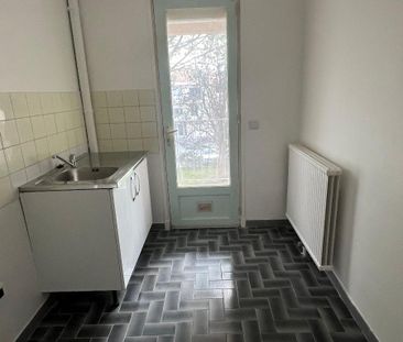 Location Appartement 2 pièces 42m² DRAGUIGNAN 83300 - Photo 4