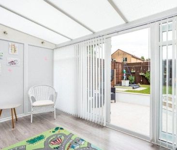 Cottesmore Green 3 bedroom link detached house to rent - Photo 3