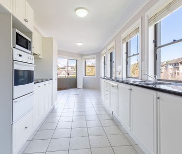 Stylish, Spacious And Modern Three Bedroom Apartment with access to... - Photo 2