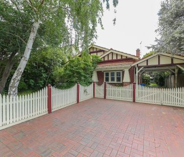 Three bedroom family home - Photo 1