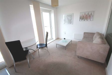 Furnished Studio Apartment in the Spectrum Development, with its unique, modern and functional design, and close proximity to Manchester's Deansgate area. - Photo 4